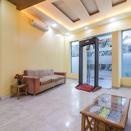 Fabexpress Sinon Hotel Ню Делхи Екстериор снимка