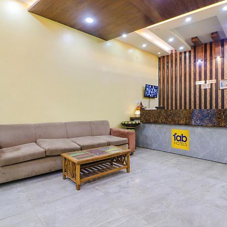 Fabexpress Sinon Hotel Ню Делхи Екстериор снимка