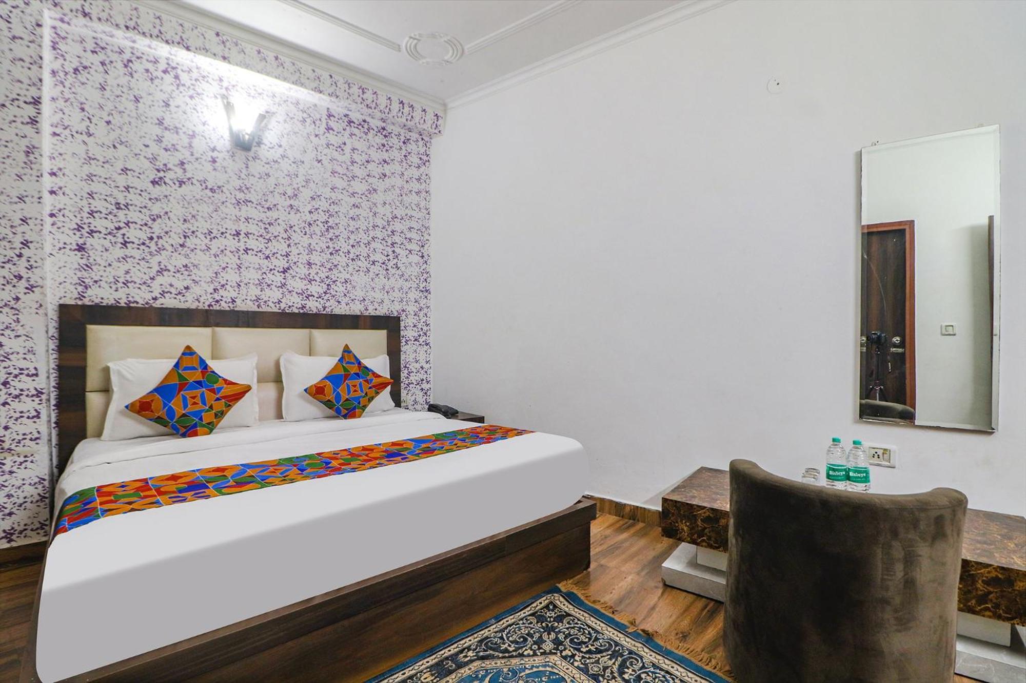 Fabexpress Sinon Hotel Ню Делхи Екстериор снимка