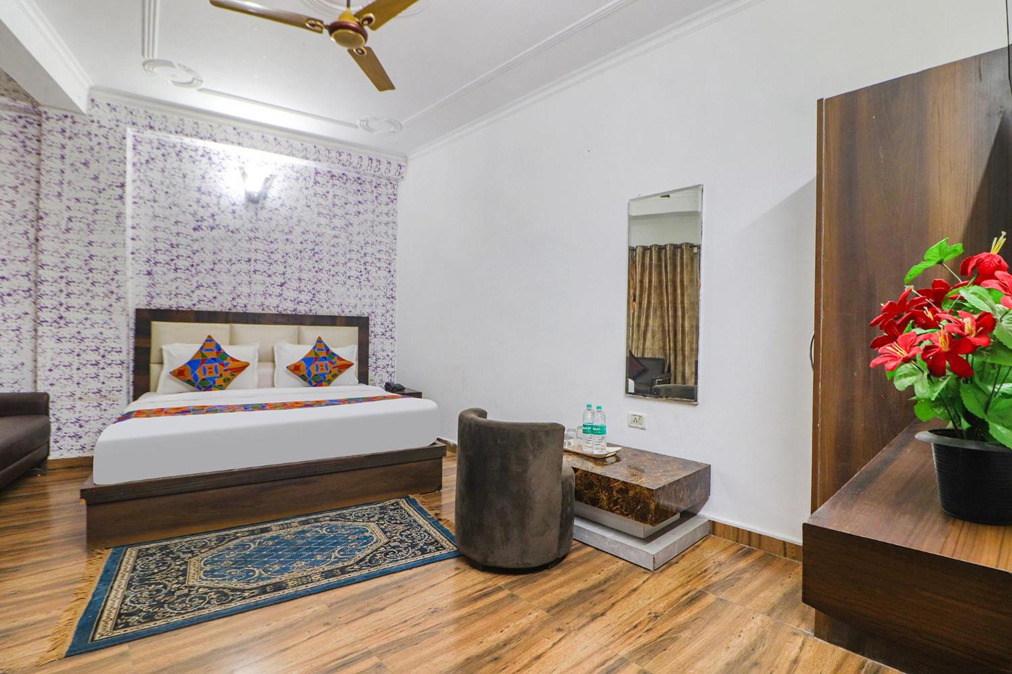 Fabexpress Sinon Hotel Ню Делхи Екстериор снимка