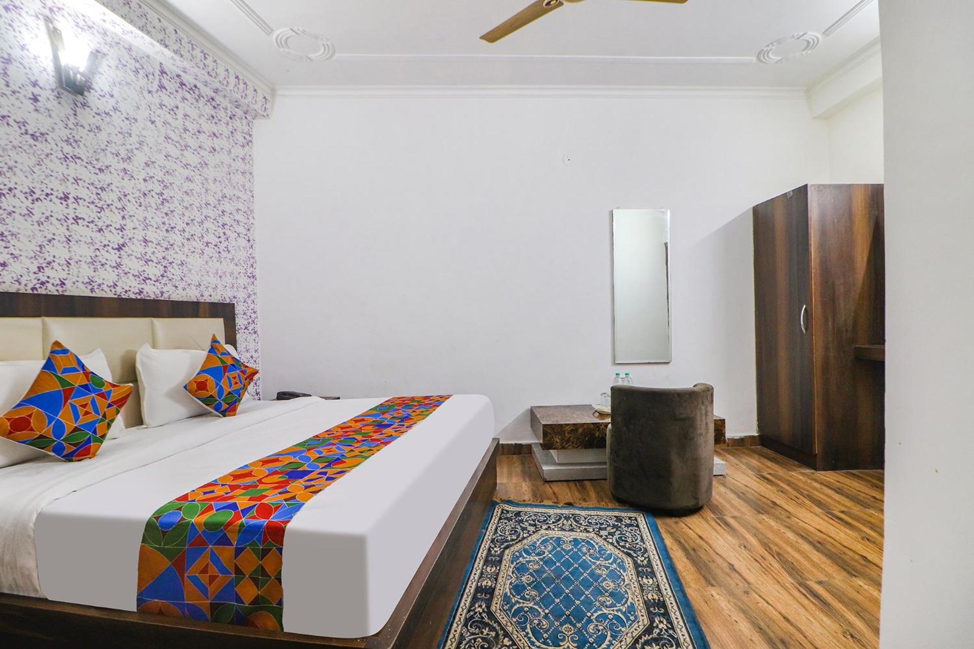 Fabexpress Sinon Hotel Ню Делхи Екстериор снимка