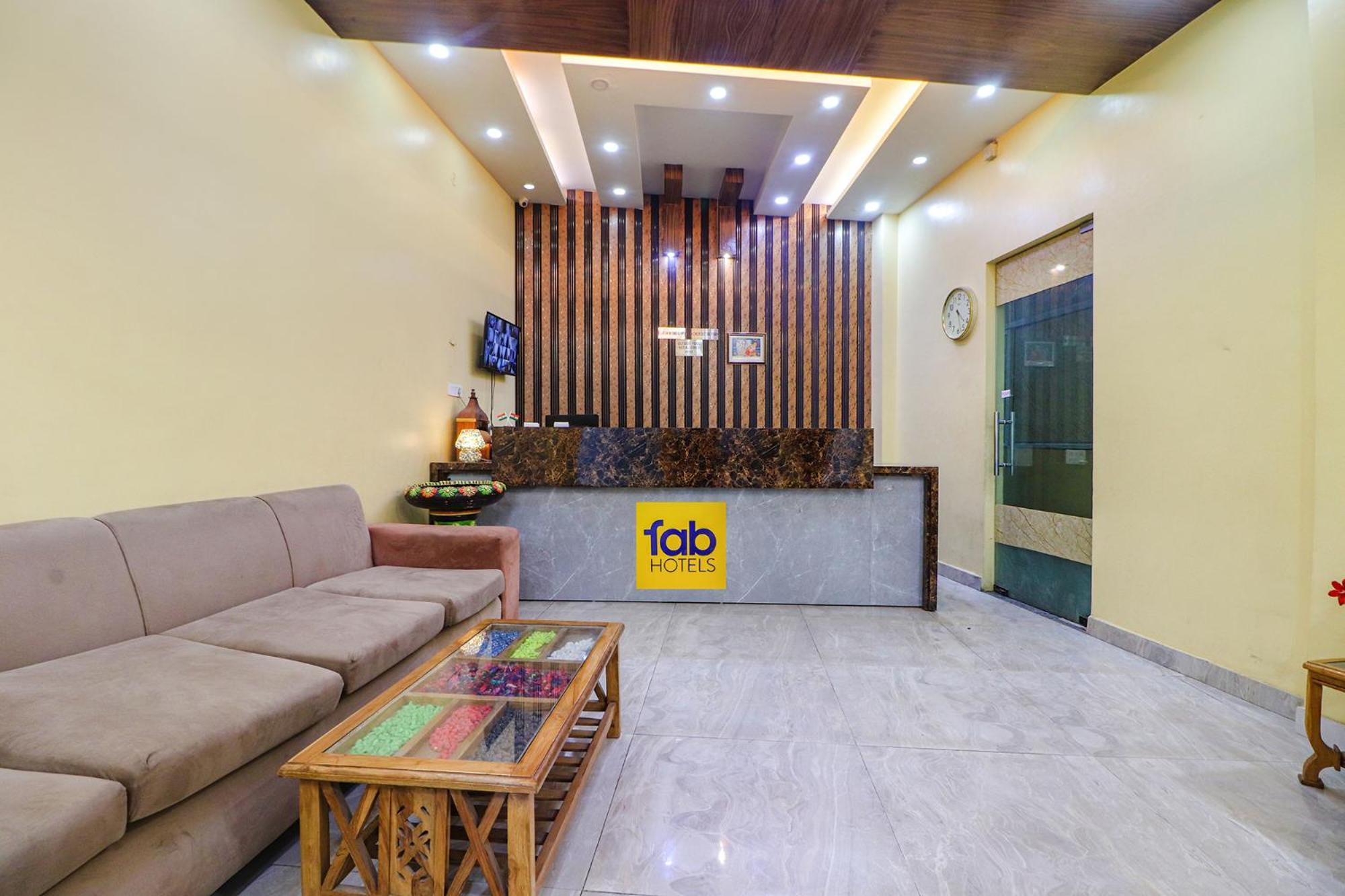 Fabexpress Sinon Hotel Ню Делхи Екстериор снимка