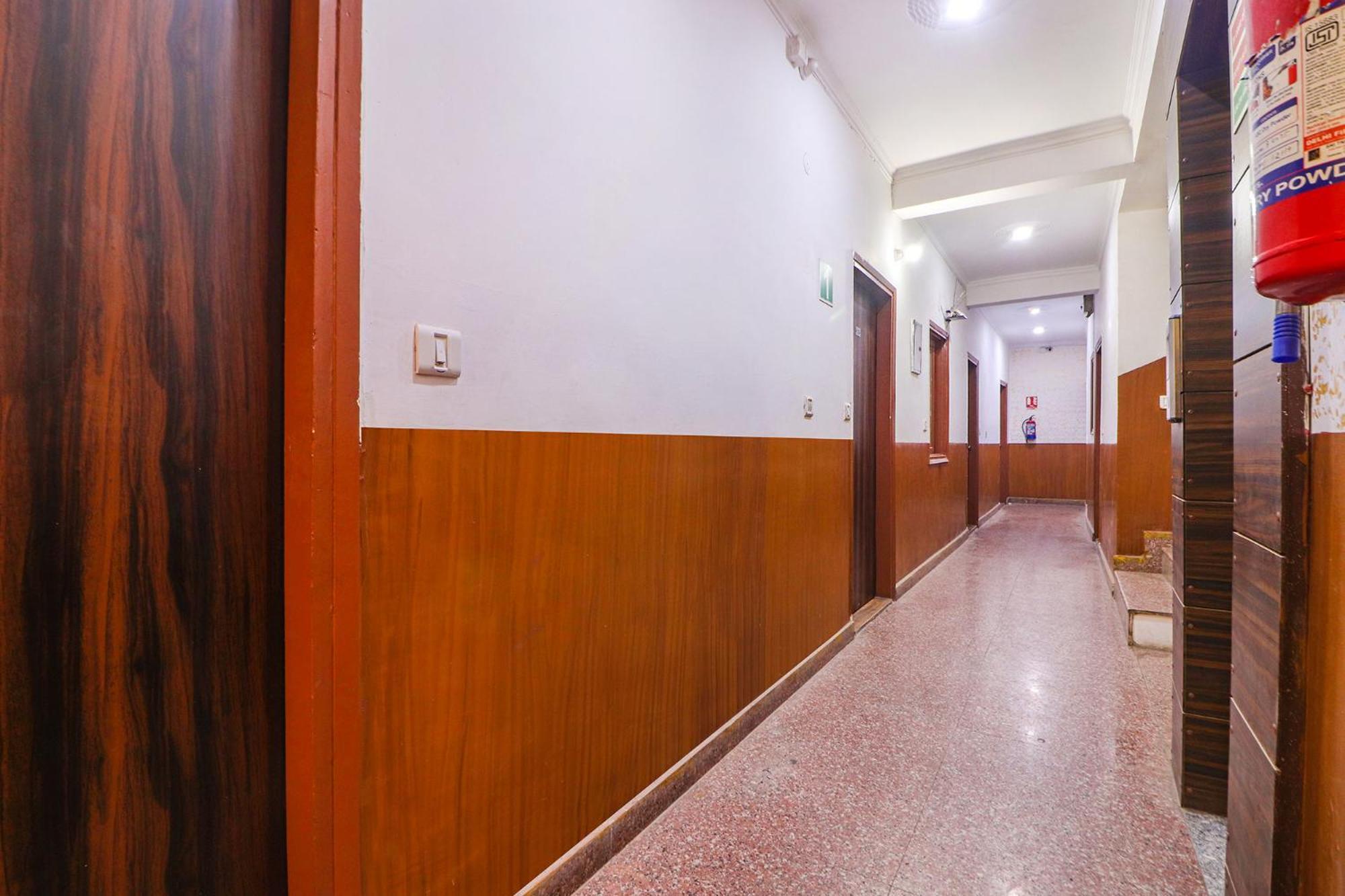Fabexpress Sinon Hotel Ню Делхи Екстериор снимка