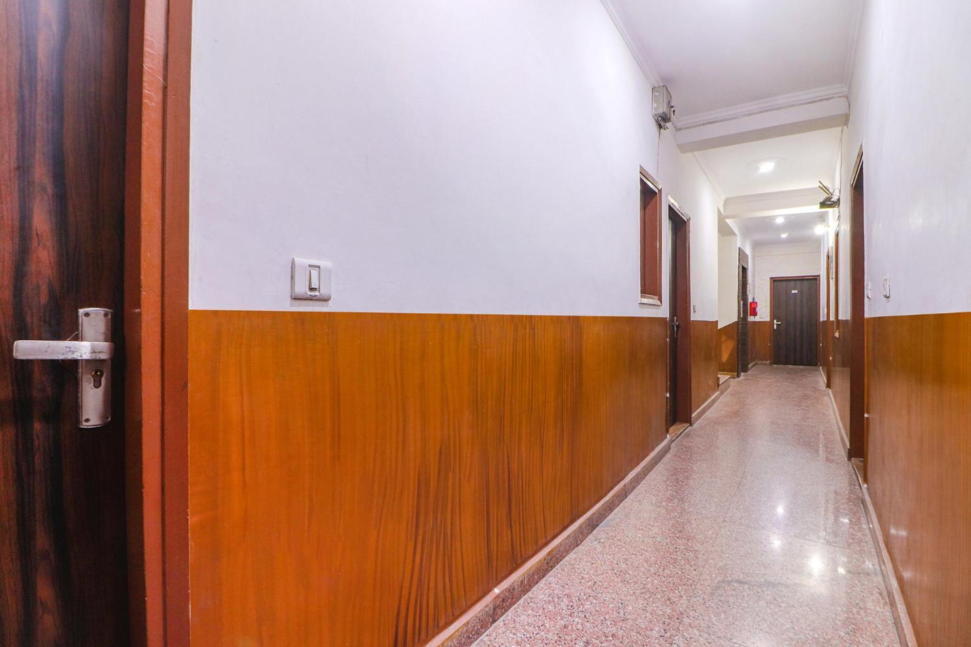 Fabexpress Sinon Hotel Ню Делхи Екстериор снимка