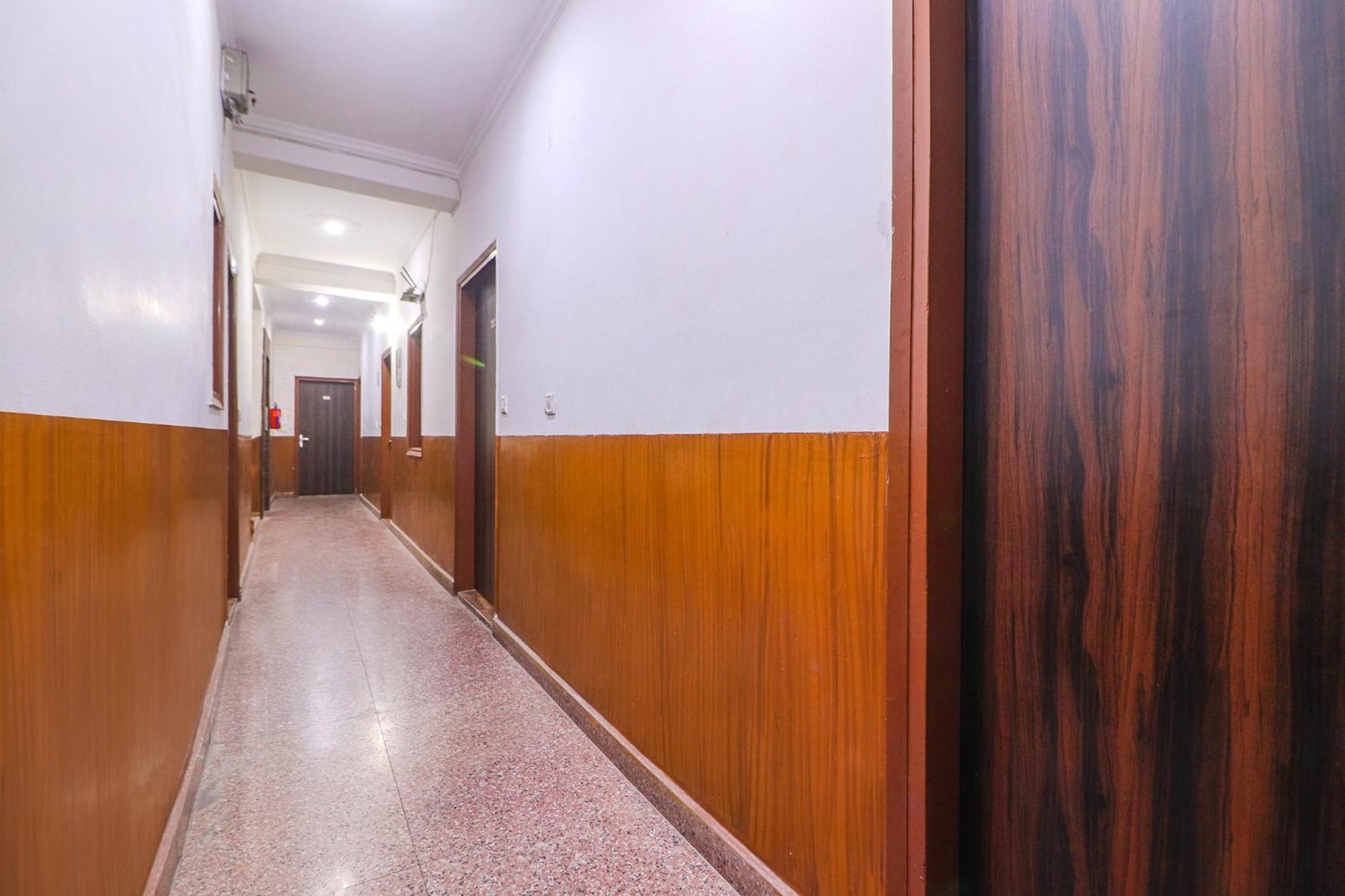 Fabexpress Sinon Hotel Ню Делхи Екстериор снимка
