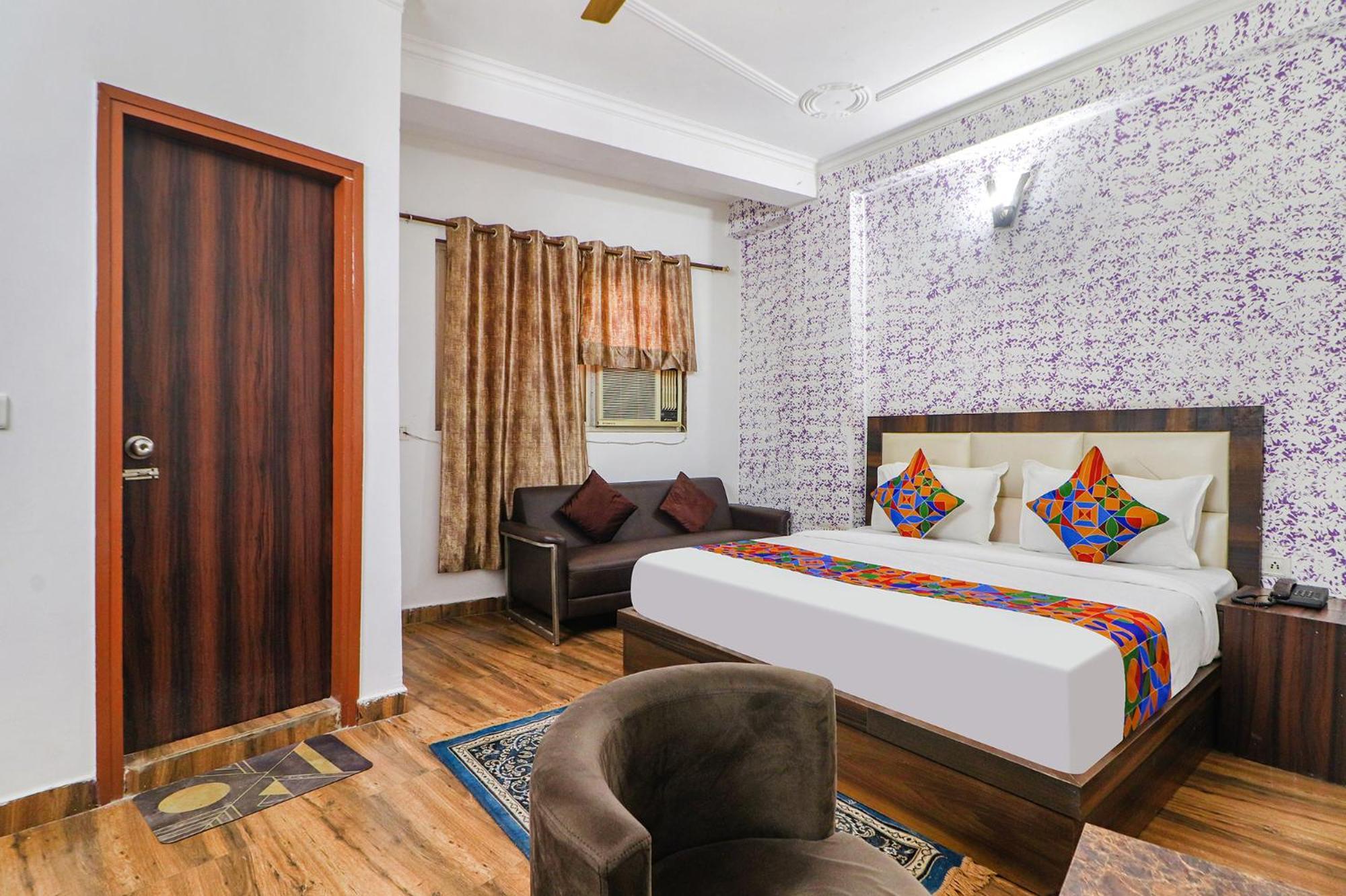 Fabexpress Sinon Hotel Ню Делхи Екстериор снимка