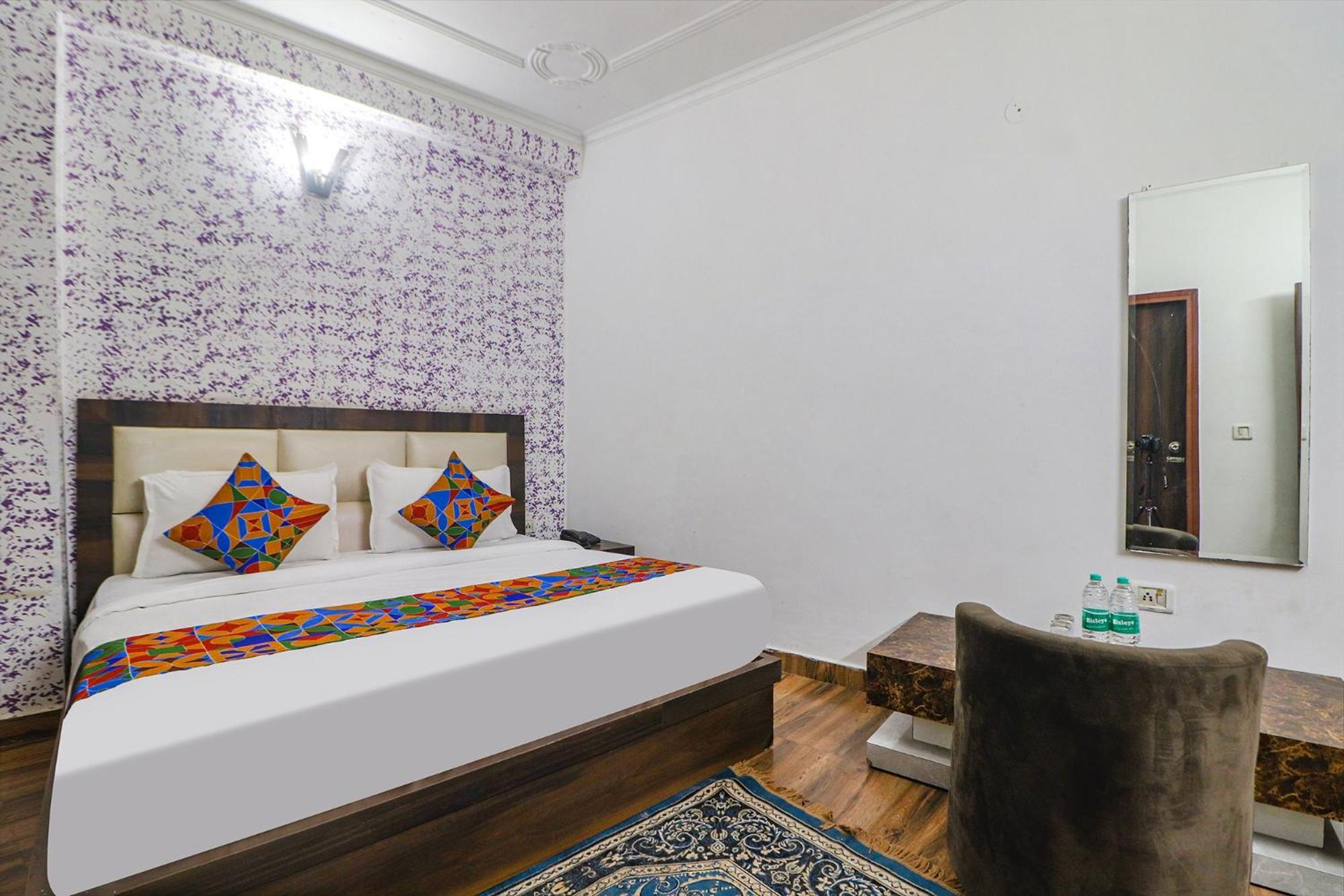 Fabexpress Sinon Hotel Ню Делхи Екстериор снимка